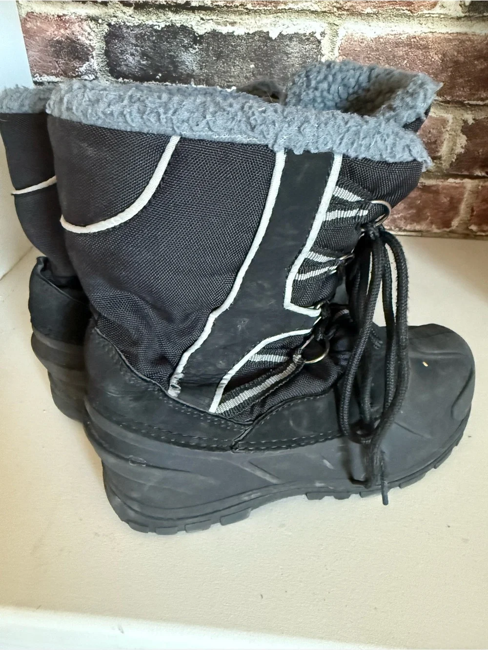 Itasca Black Boots with Gray Sherpa Lining